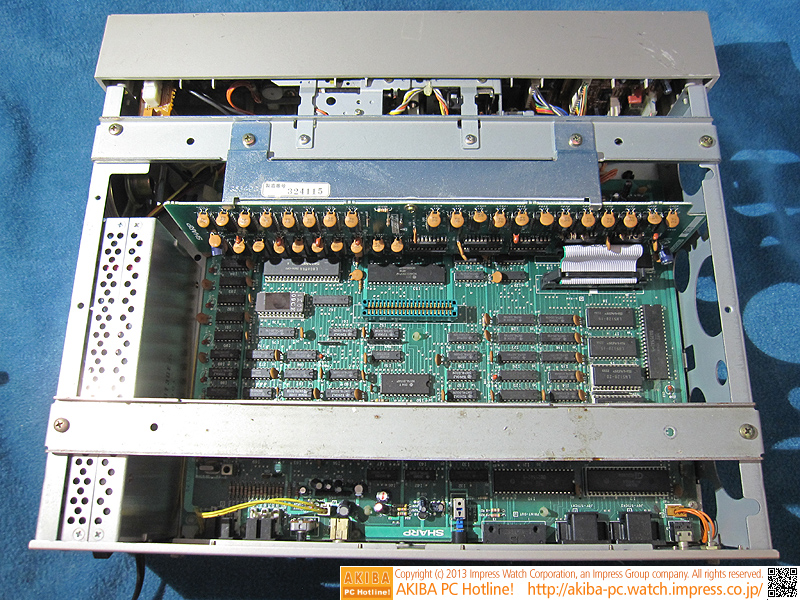 File:Sharp X1 CZ-800CS with top cover removed.jpg
