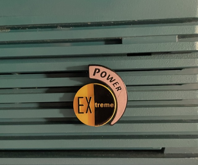 File:SGI Power Indigo2 Extreme badge (Drinebold).jpg