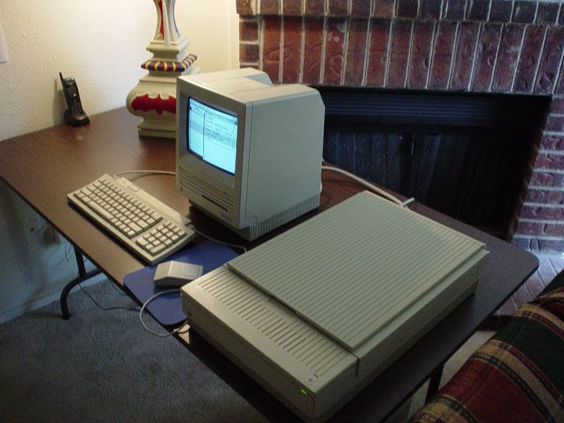 File:Apple Scanner with compact Macintosh.jpg