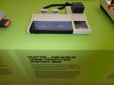 With Mini Expander and hand controllers (Jzh2074, CC BY-SA 4.0)