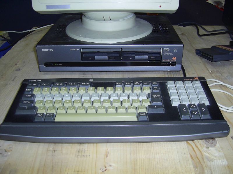 File:Philips NMS 8255 (RetroEuskal 2007).jpg
