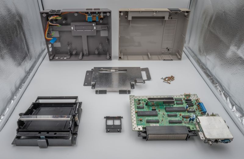 File:NES-001 PAL console disassembled (PantheraLeo1359531).jpg