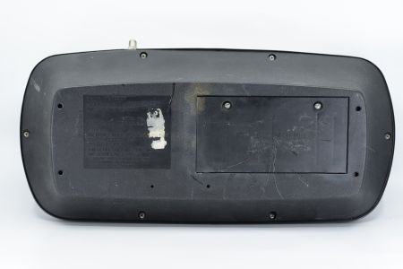 The base: six edge screws, the screwed battery door and the moulded label