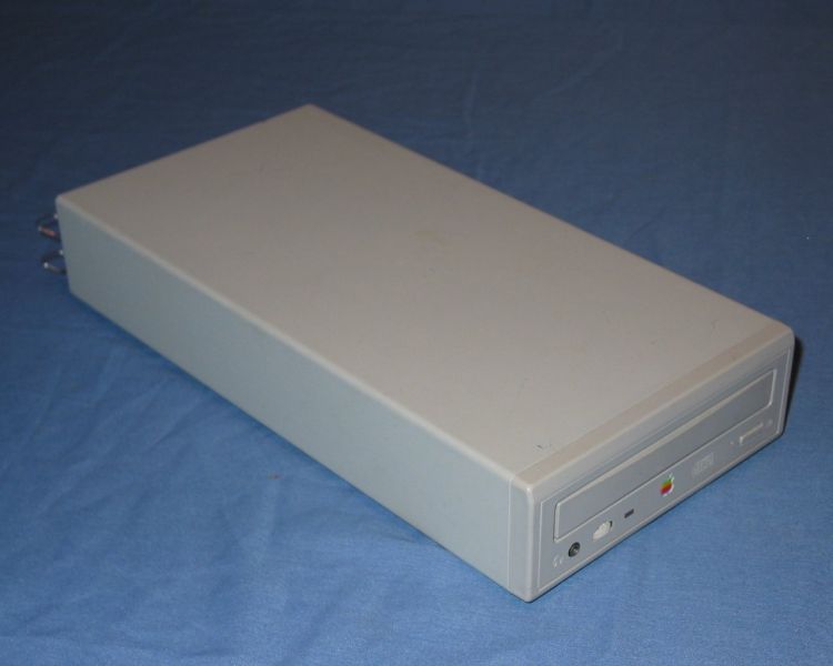File:AppleCD 300e Plus.jpg