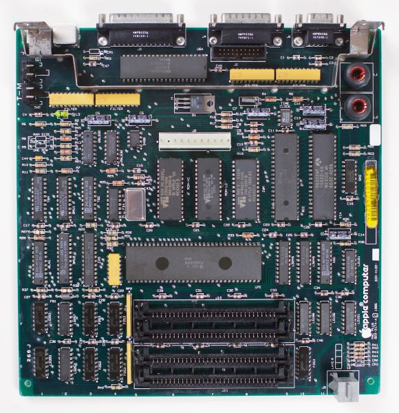 File:MacintoshPlus LogicBoard.jpg