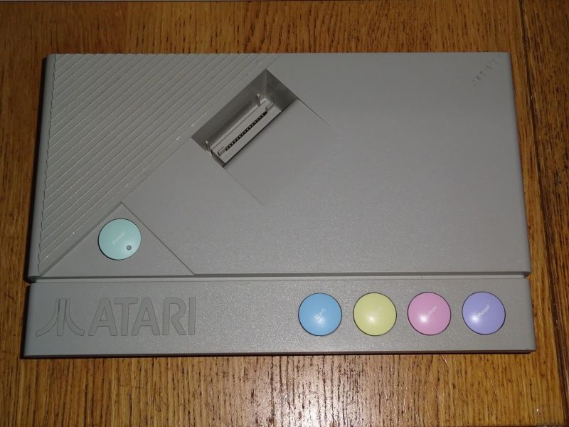 File:Atari XEGS with keyboard.jpg