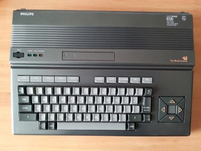 Top view, with the built-in drive and the lamp panel (MSX Resource Center wiki)