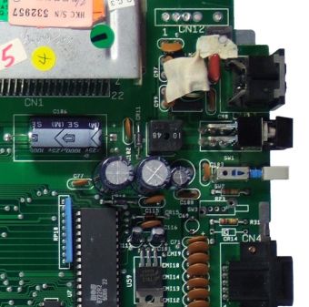 Commodore 128 board power input area, SW1, bridge rectifier and U59
