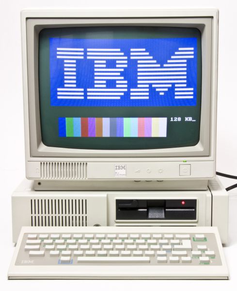 File:IBM PCjr with display.jpg