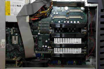 SGI Visual Workstation 540 system board and power supply (sgistuff.net)