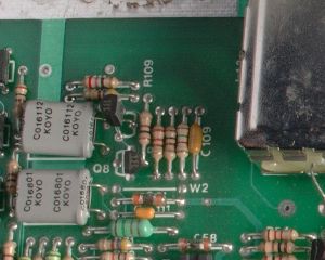 Atari 800XL PAL board oscillator area Q8 C109 (72RHA AT8489594)