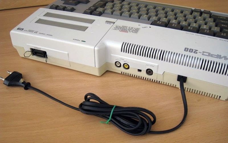 File:Sanyo MPC-200 rear.jpg