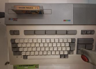 White HB-8000 (Sintegrity, CC BY-SA 4.0)